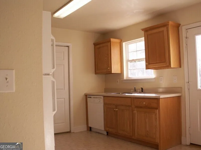 120 Cardinal CT Cleveland, GA 30528