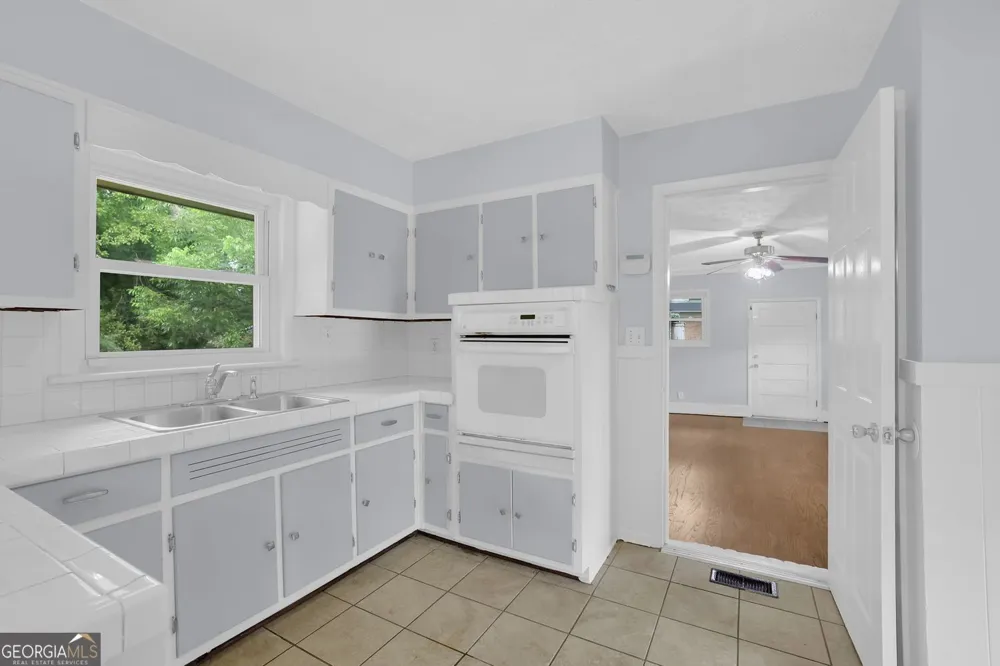 1563 Rockbridge RD Stone Mountain, GA 30087