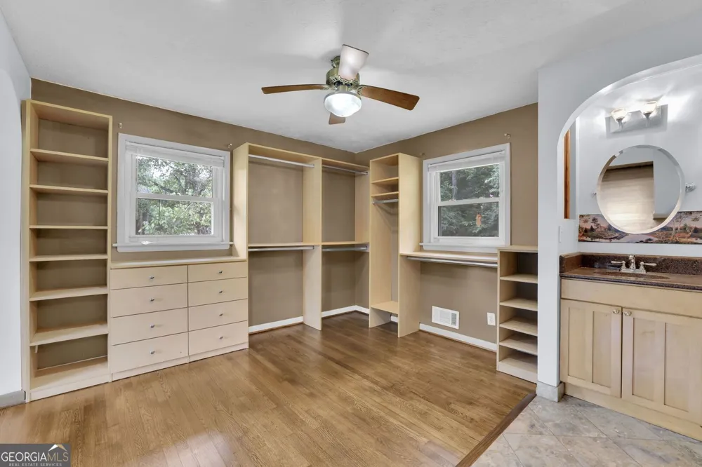 1563 Rockbridge RD Stone Mountain, GA 30087