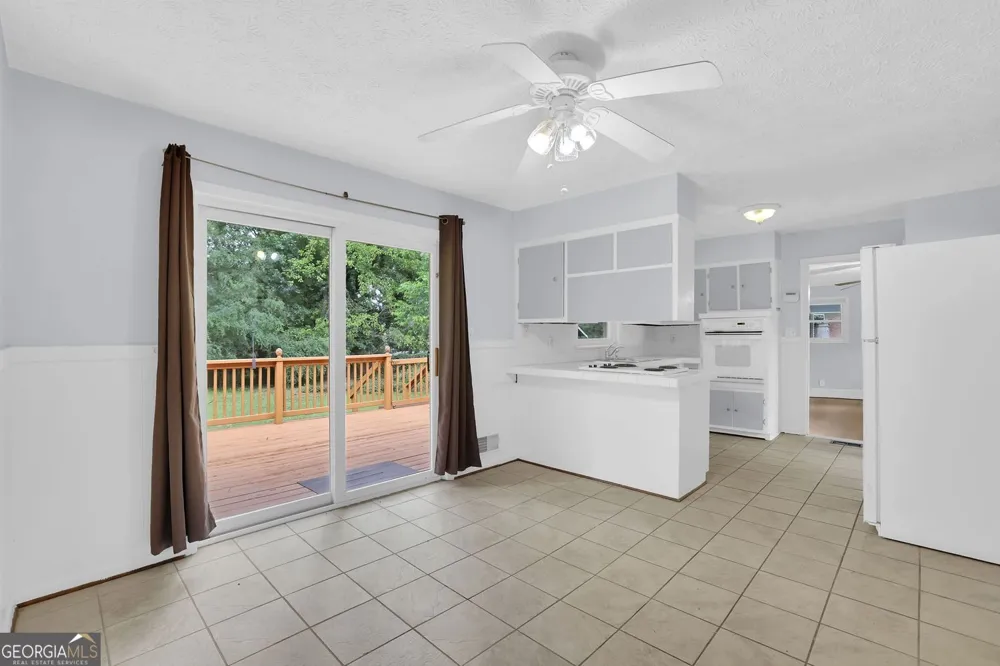 1563 Rockbridge RD Stone Mountain, GA 30087
