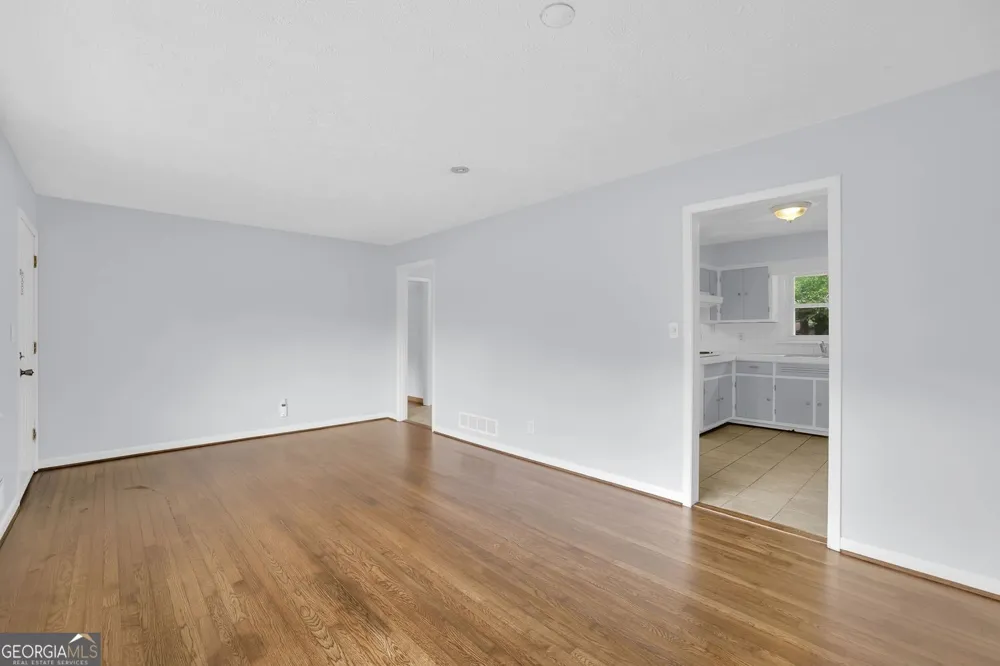 1563 Rockbridge RD Stone Mountain, GA 30087