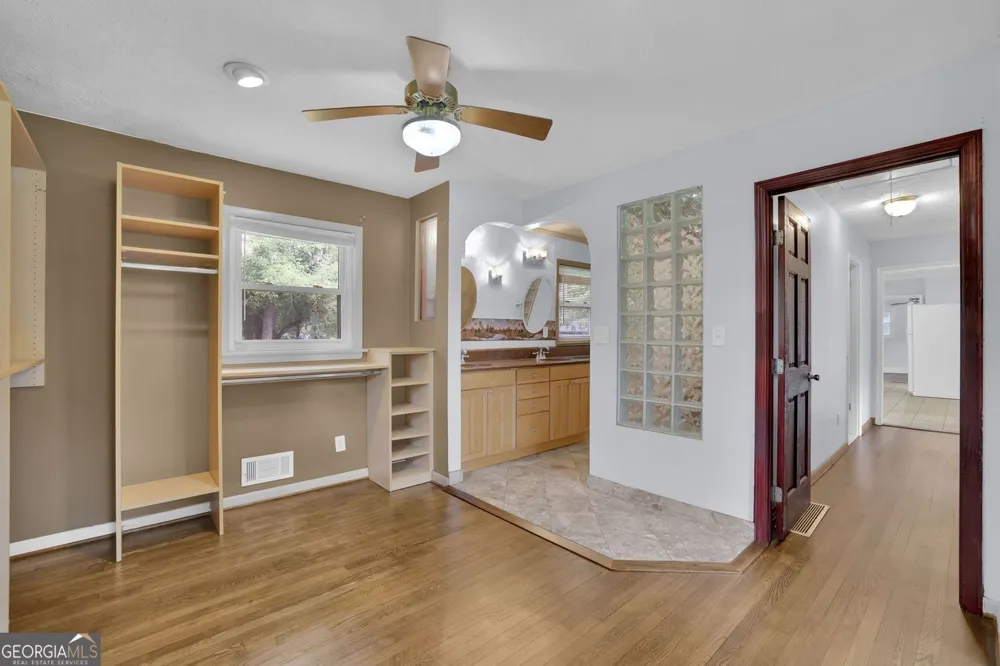 1563 Rockbridge RD Stone Mountain, GA 30087