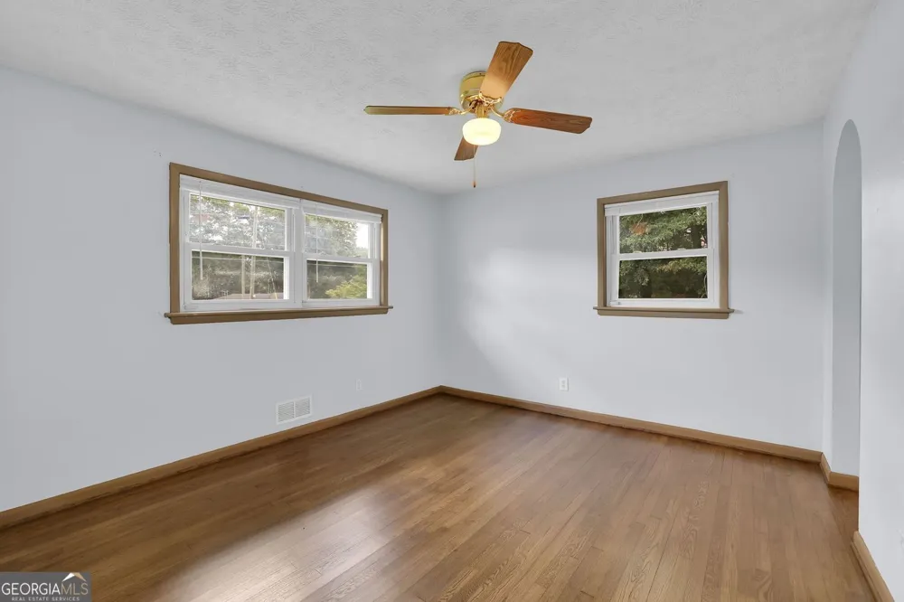 1563 Rockbridge RD Stone Mountain, GA 30087