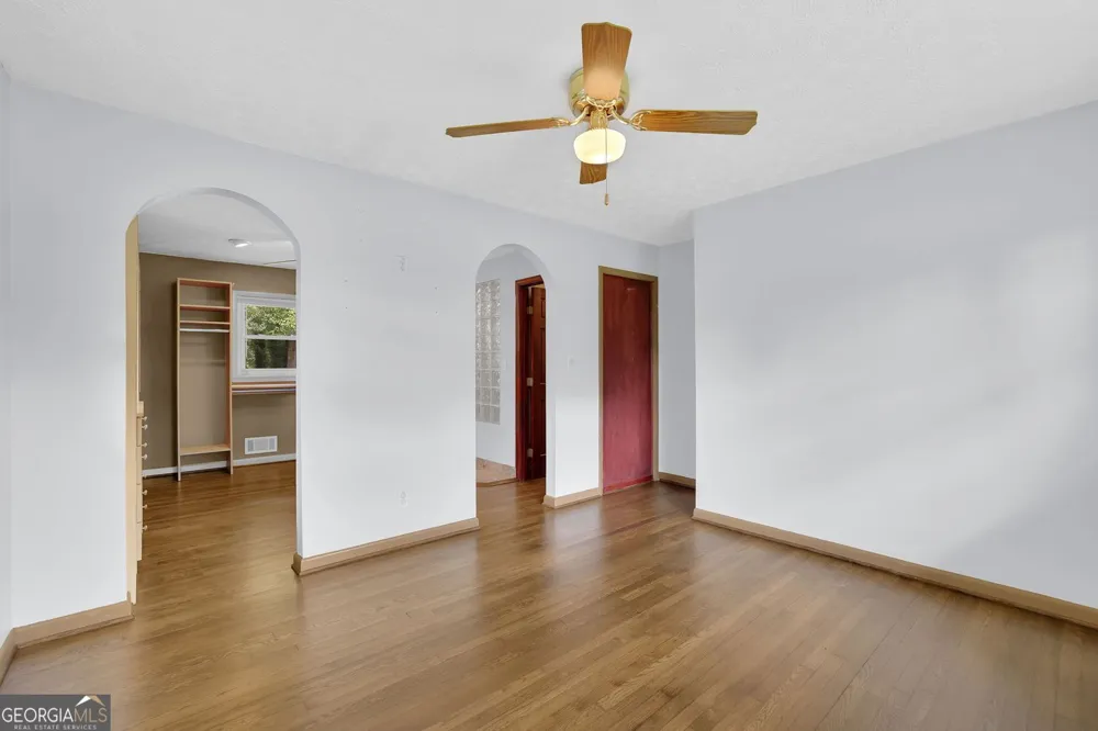 1563 Rockbridge RD Stone Mountain, GA 30087