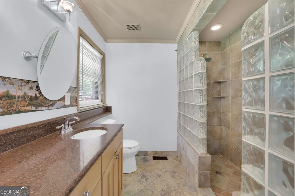1563 Rockbridge RD Stone Mountain, GA 30087