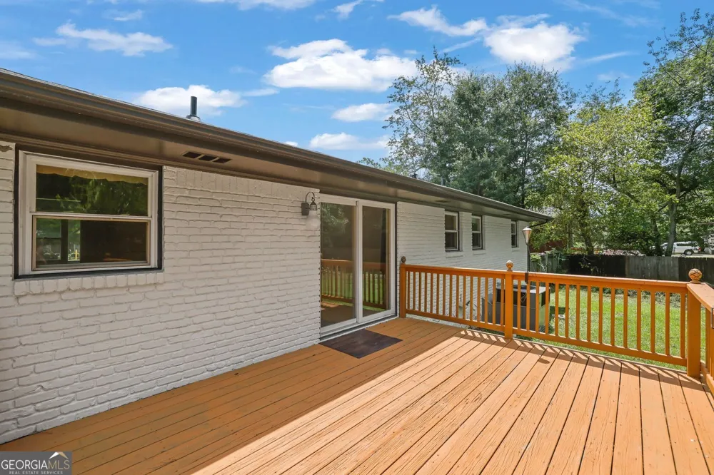 1563 Rockbridge RD Stone Mountain, GA 30087