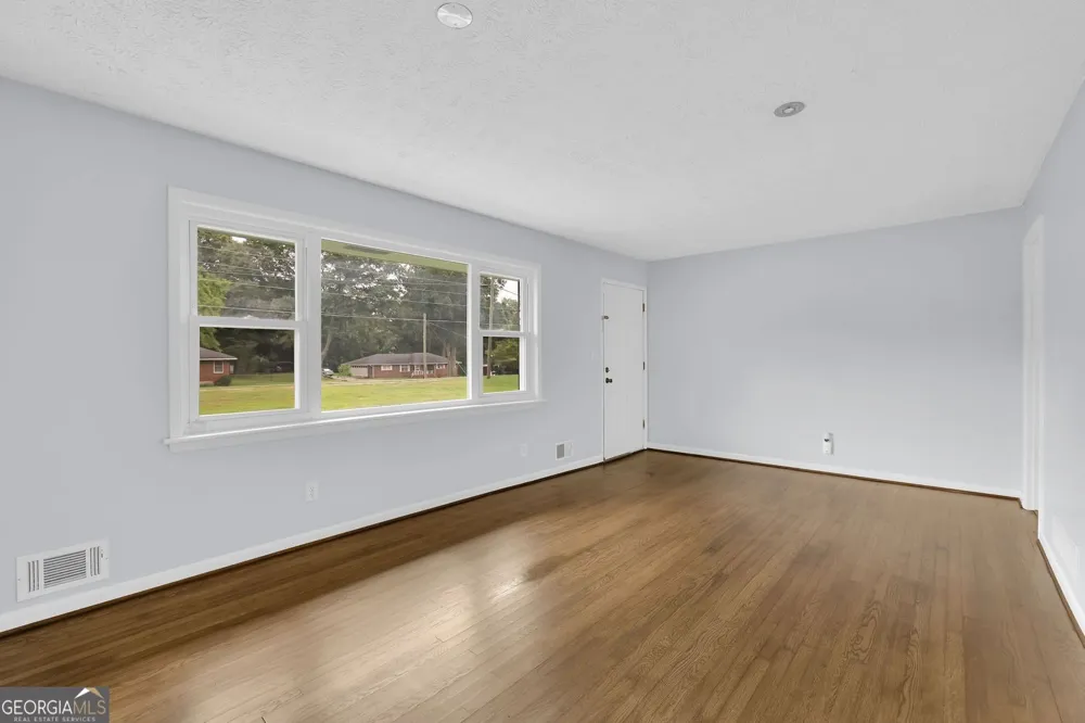 1563 Rockbridge RD Stone Mountain, GA 30087