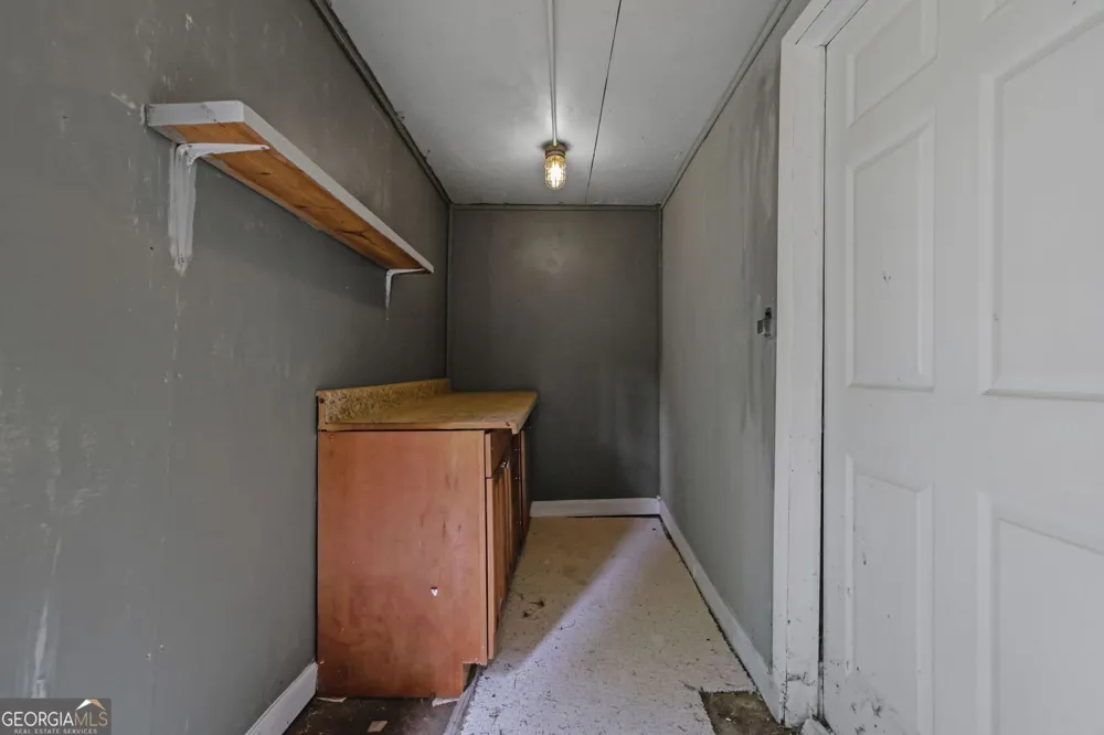 1563 Rockbridge RD Stone Mountain, GA 30087