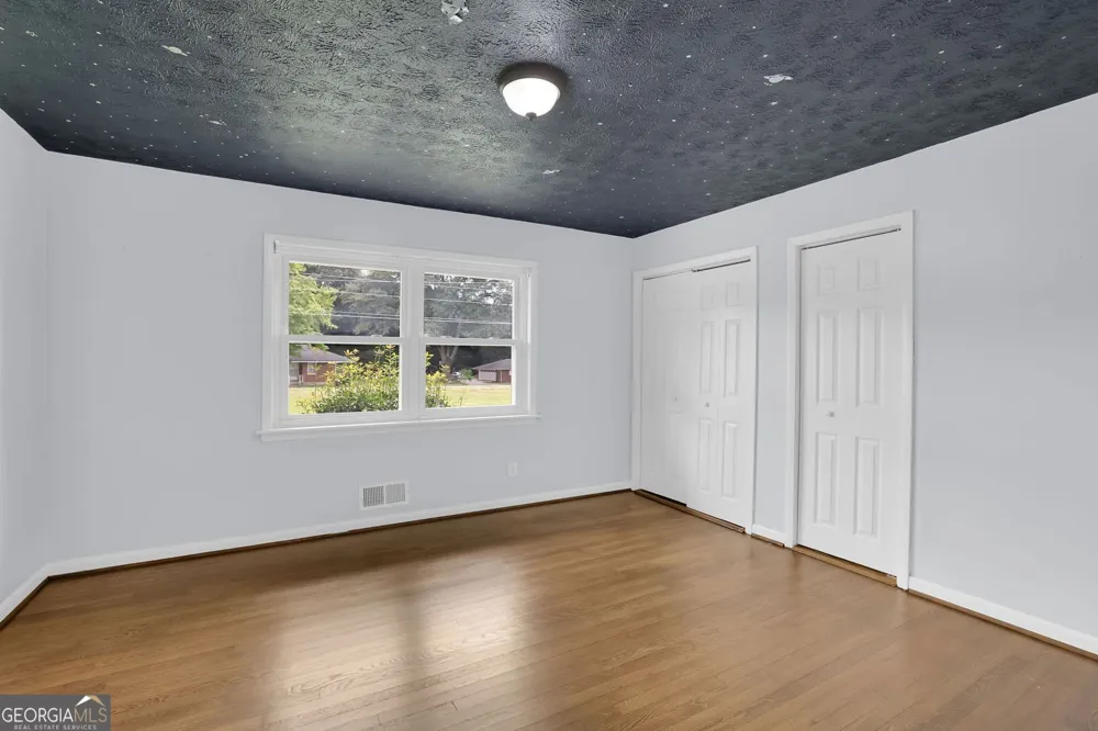 1563 Rockbridge RD Stone Mountain, GA 30087