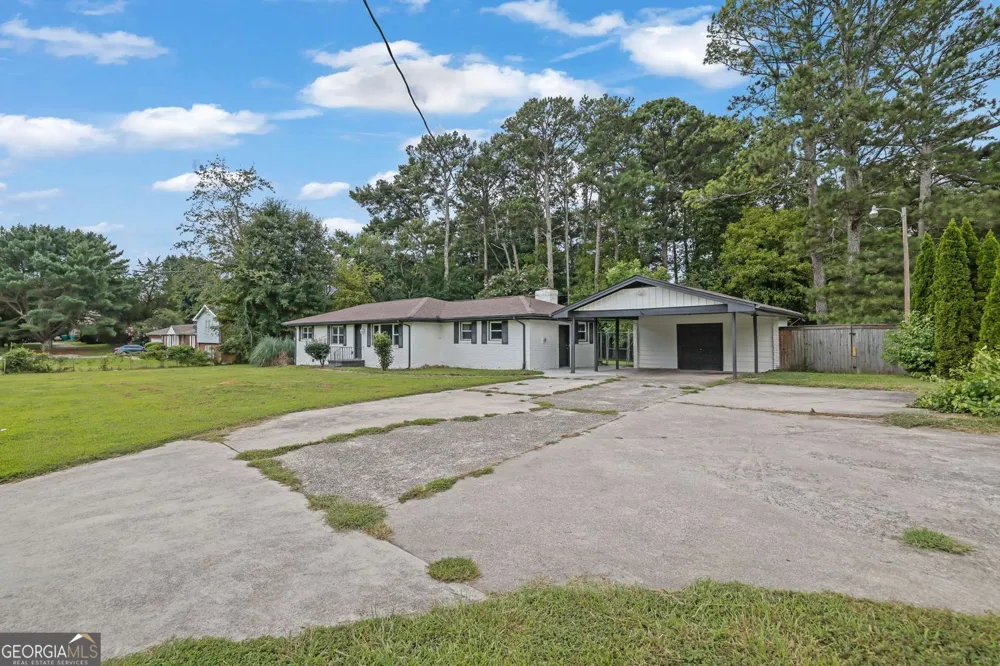 1563 Rockbridge RD Stone Mountain, GA 30087
