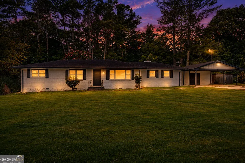 1563 Rockbridge RD Stone Mountain, GA 30087