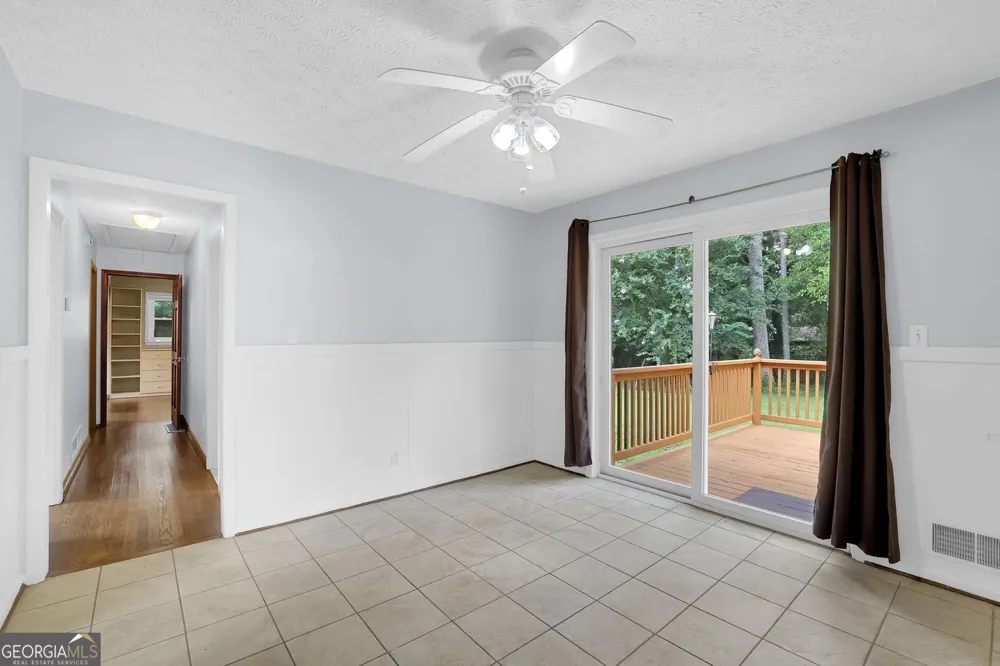 1563 Rockbridge RD Stone Mountain, GA 30087