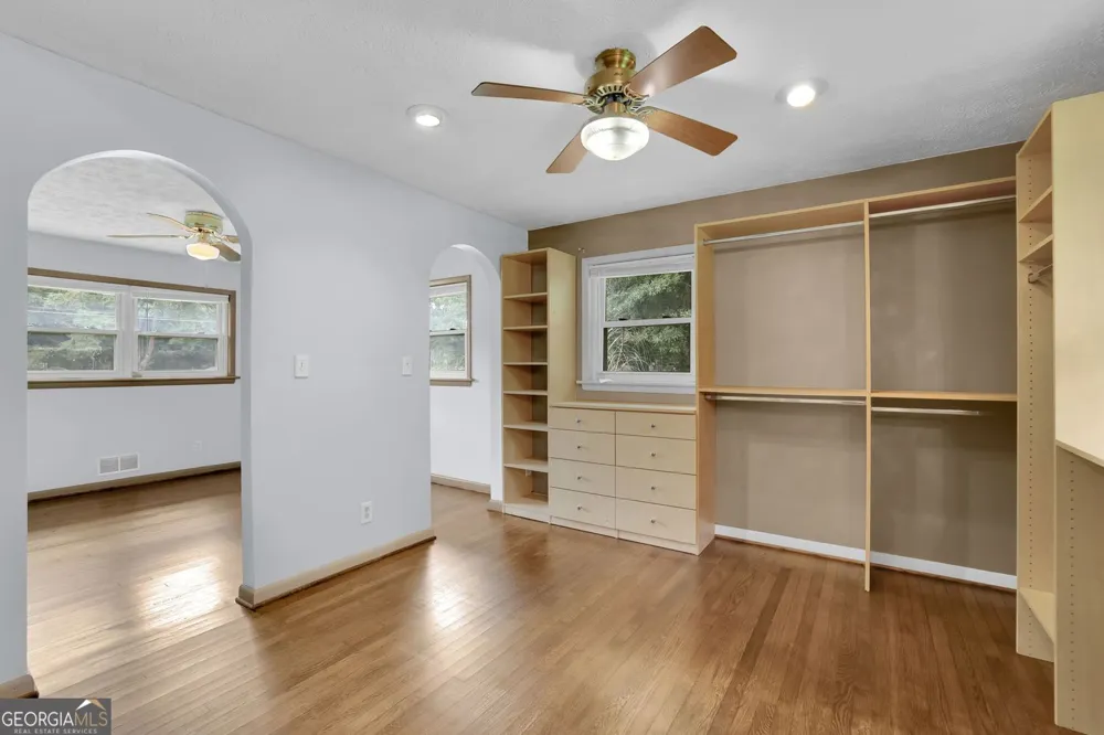 1563 Rockbridge RD Stone Mountain, GA 30087