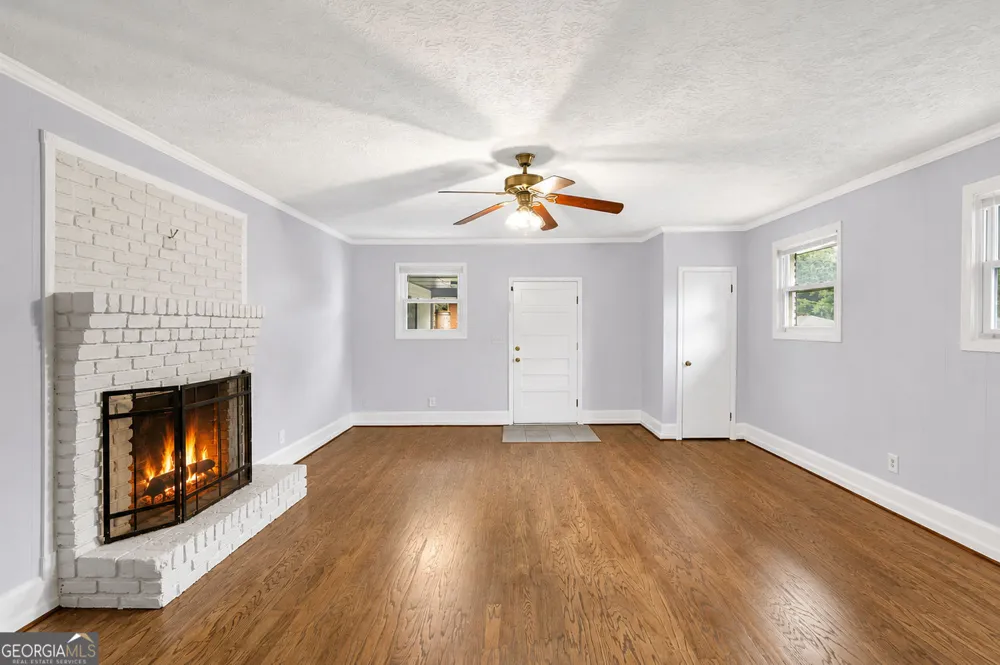 1563 Rockbridge RD Stone Mountain, GA 30087