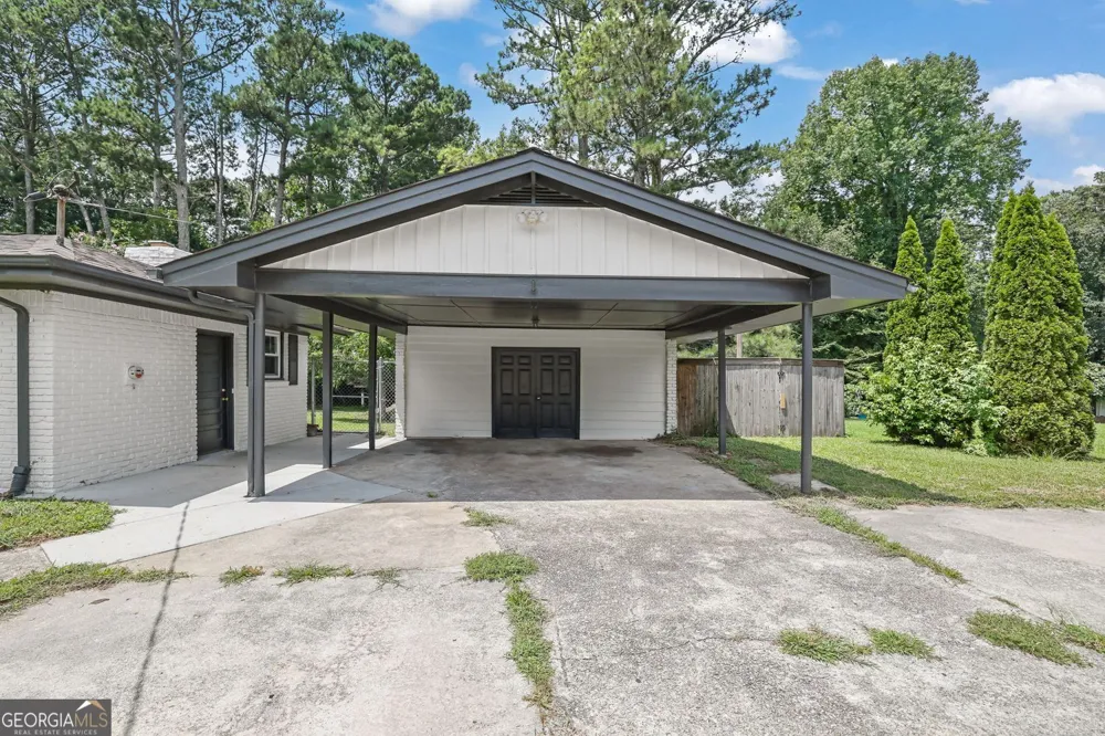 1563 Rockbridge RD Stone Mountain, GA 30087