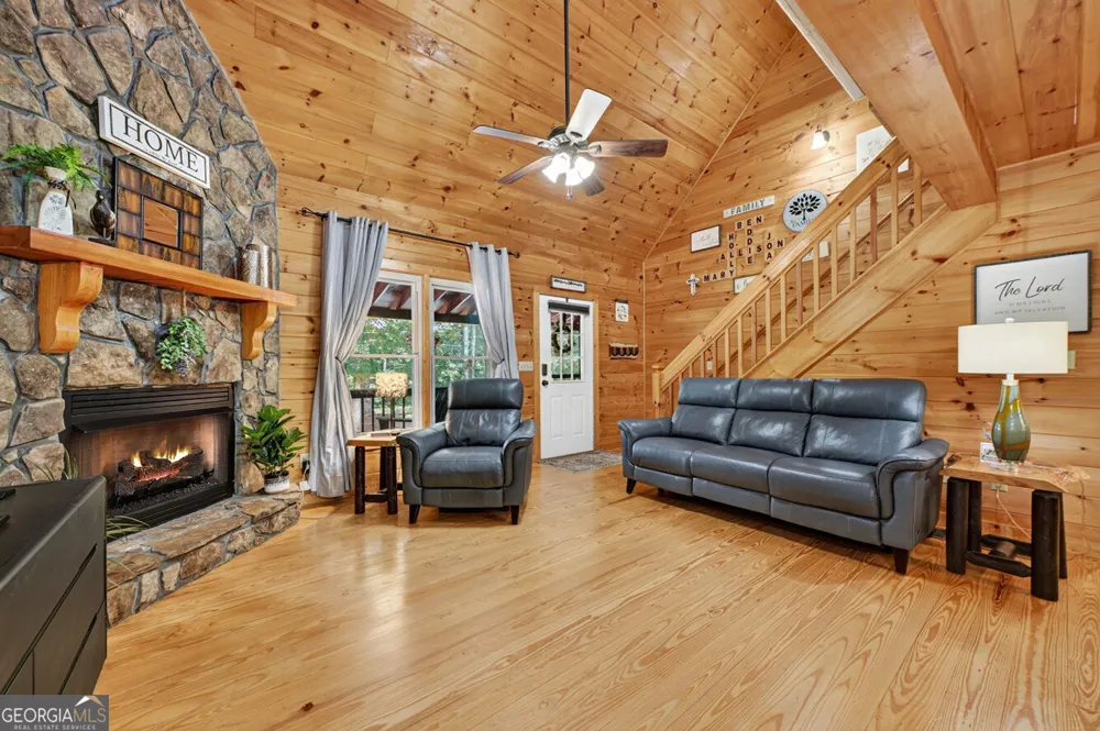 612 Medina CT Ellijay, GA 30540