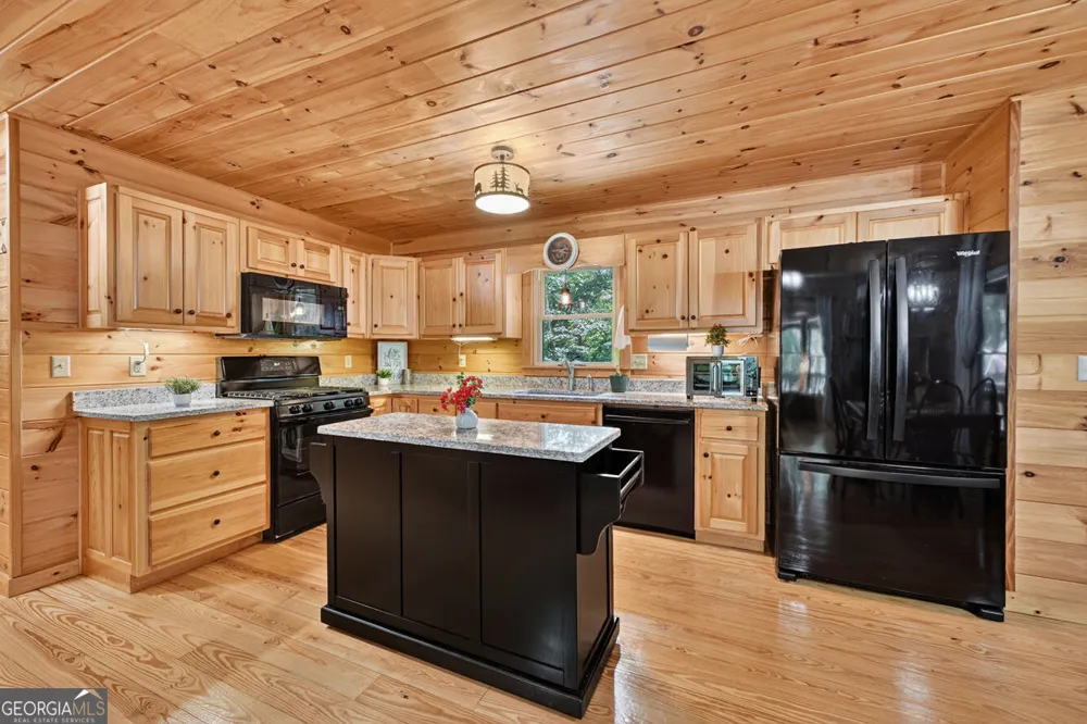 612 Medina CT Ellijay, GA 30540