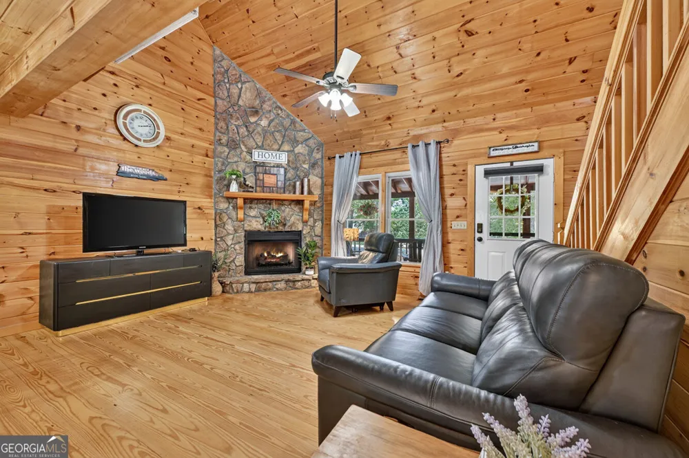 612 Medina CT Ellijay, GA 30540