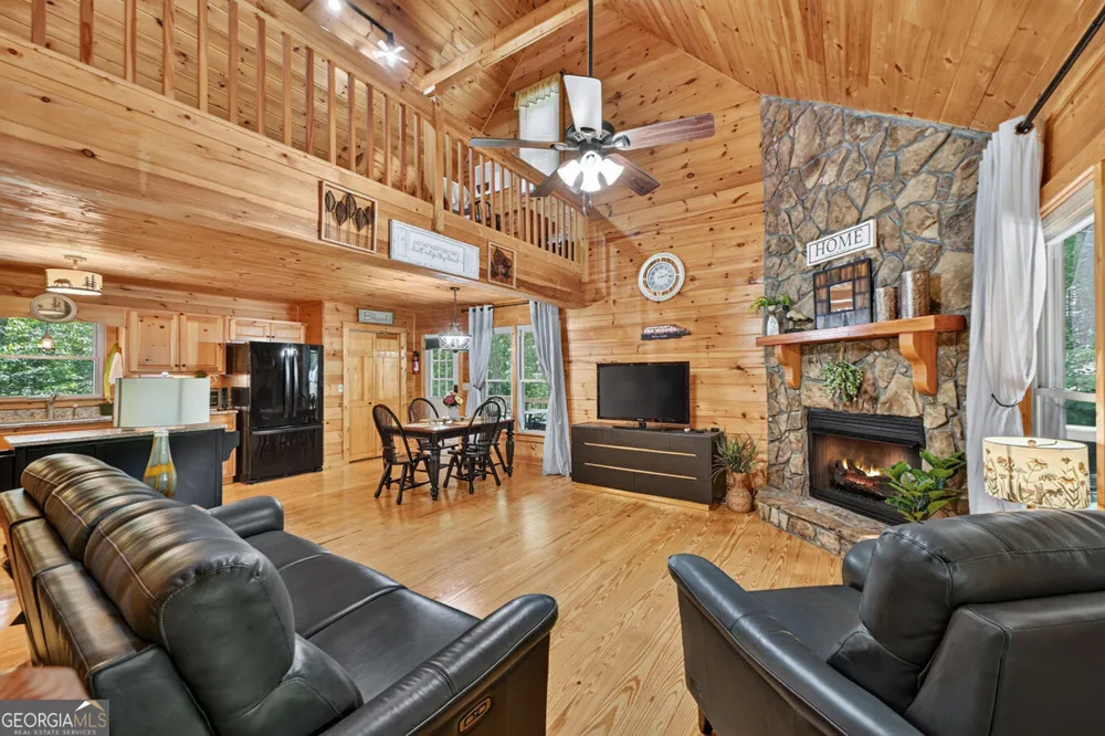 612 Medina CT Ellijay, GA 30540