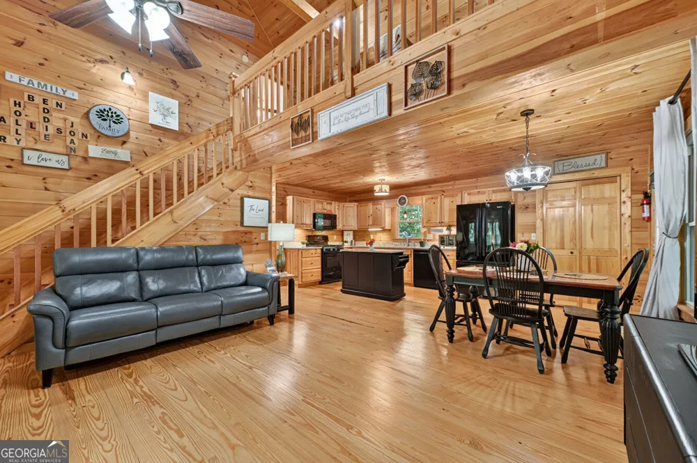 612 Medina CT Ellijay, GA 30540