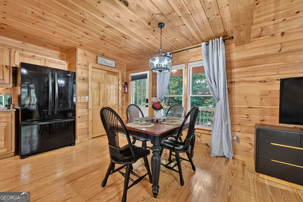 612 Medina CT Ellijay, GA 30540