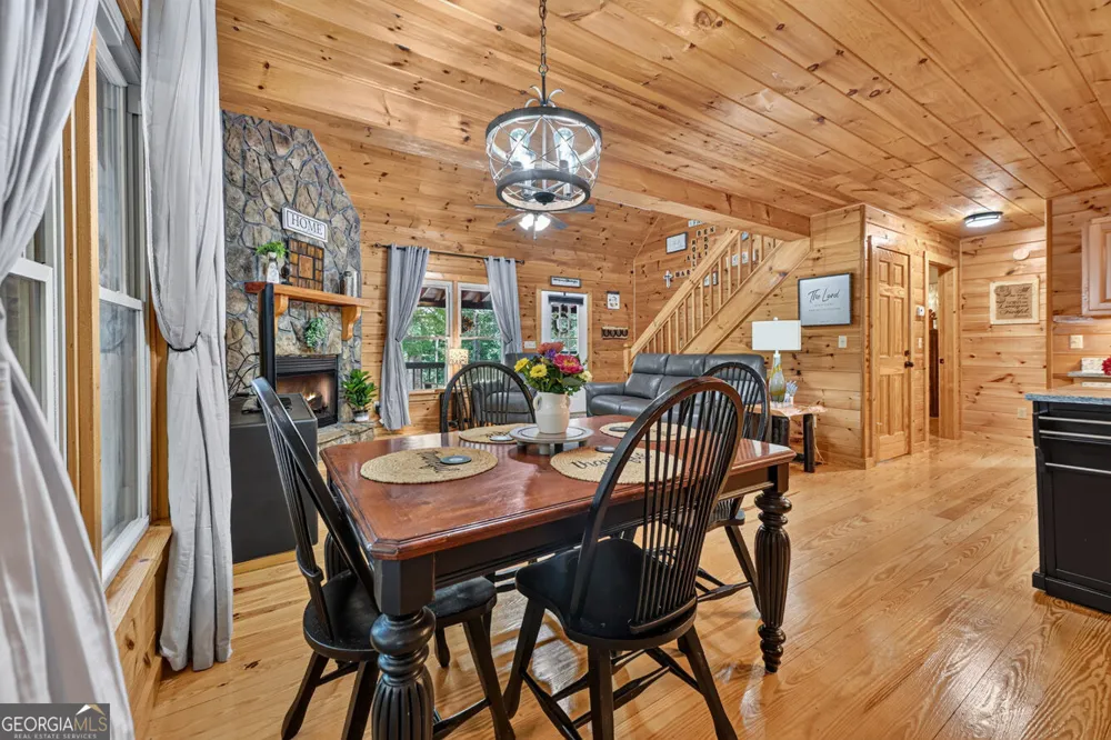 612 Medina CT Ellijay, GA 30540