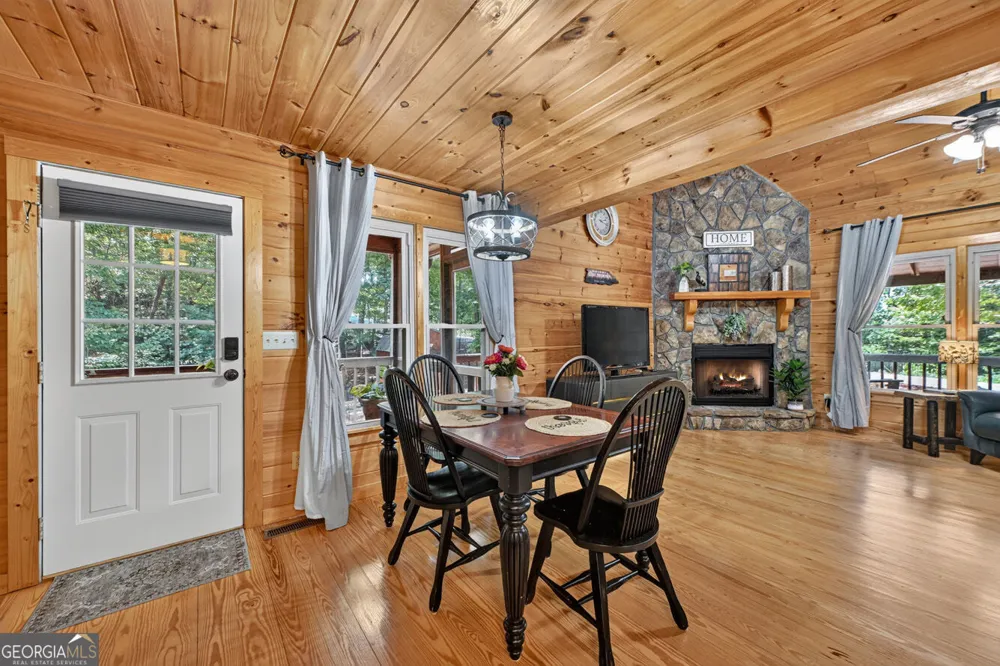 612 Medina CT Ellijay, GA 30540