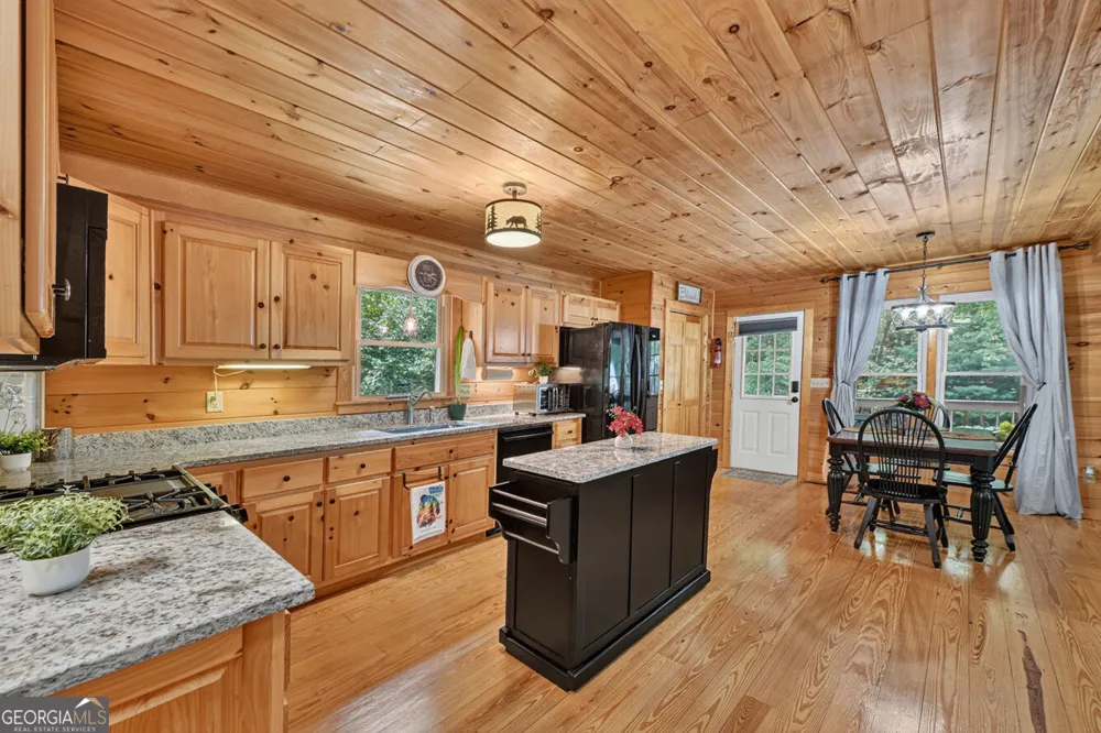 612 Medina CT Ellijay, GA 30540
