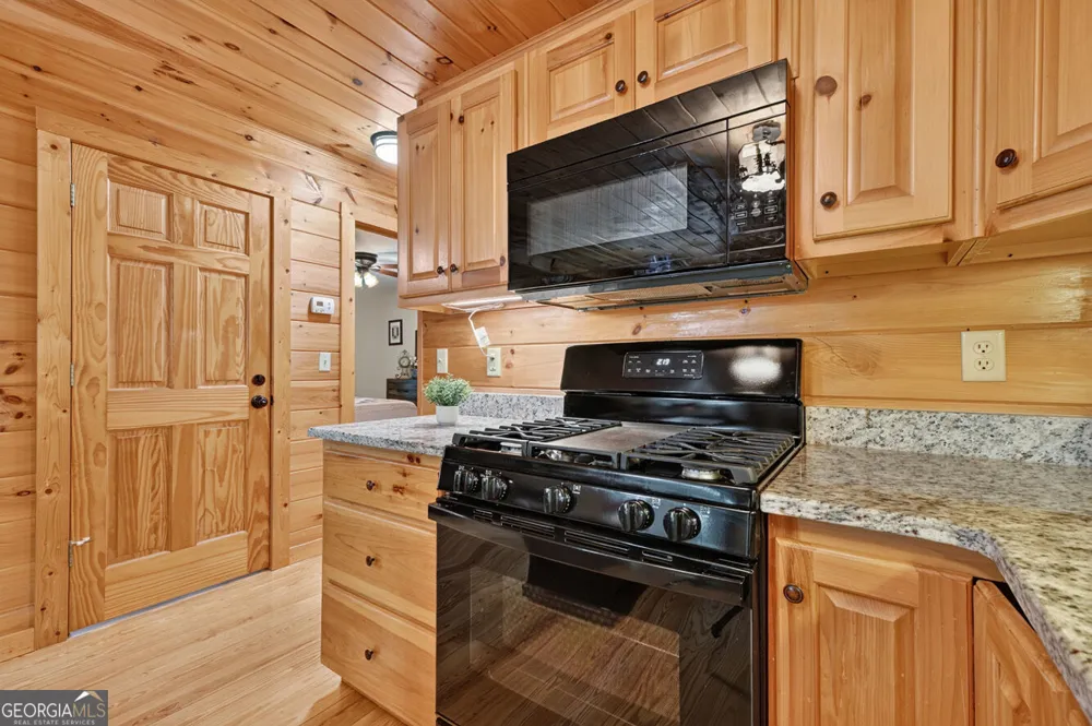 612 Medina CT Ellijay, GA 30540