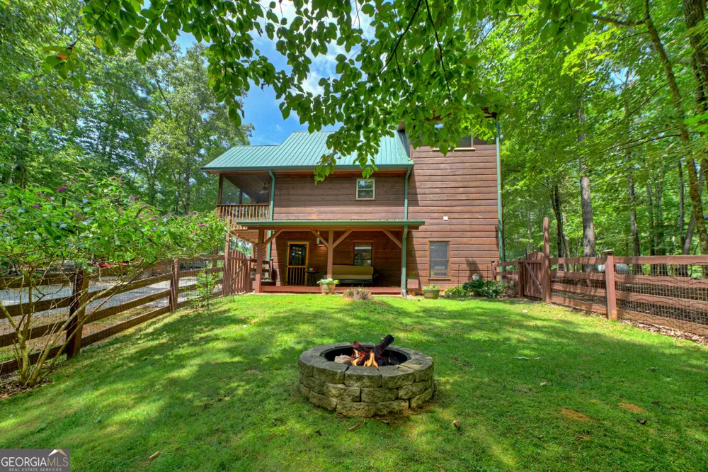 612 Medina CT Ellijay, GA 30540