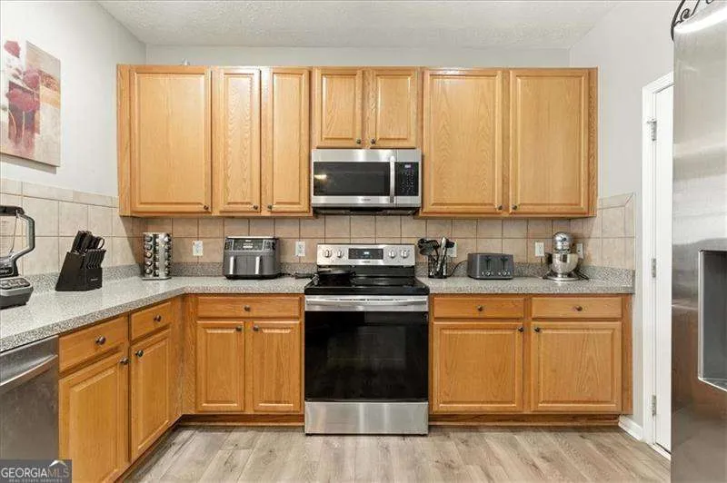 302 Oak Leaf PL Acworth, GA 30102