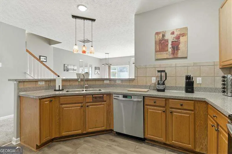 302 Oak Leaf PL Acworth, GA 30102