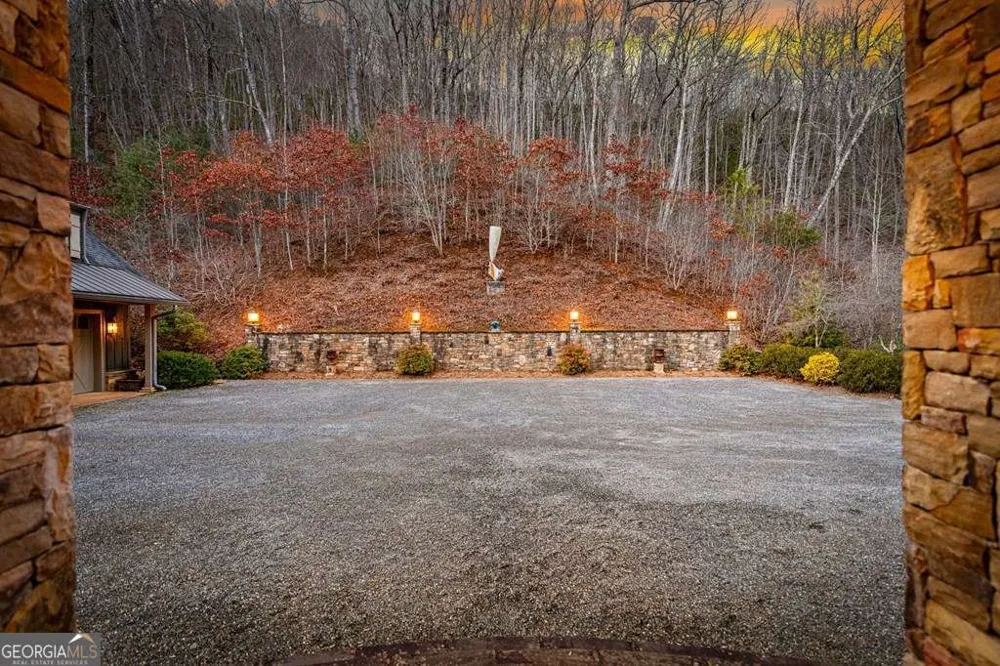 490 Red Wolf RUN Franklin, NC 28734