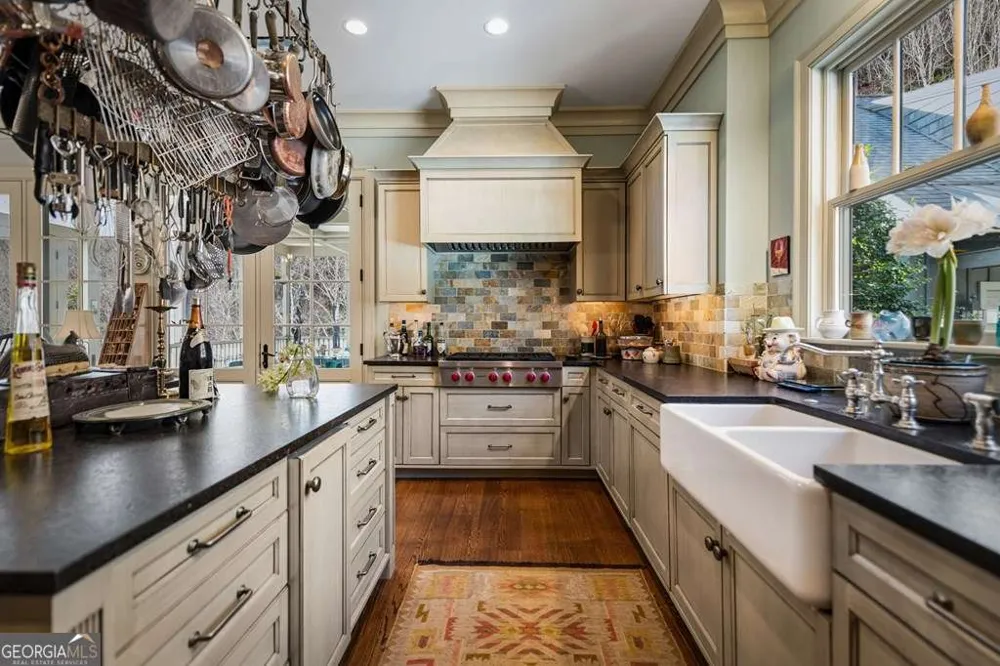 490 Red Wolf RUN Franklin, NC 28734