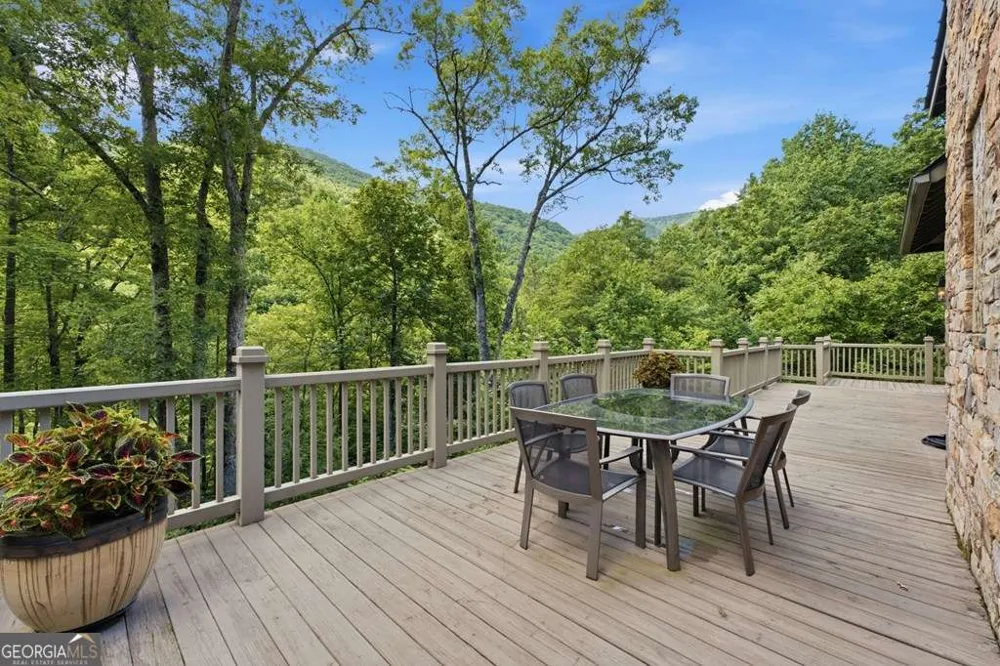 490 Red Wolf RUN Franklin, NC 28734
