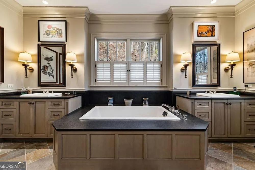 490 Red Wolf RUN Franklin, NC 28734