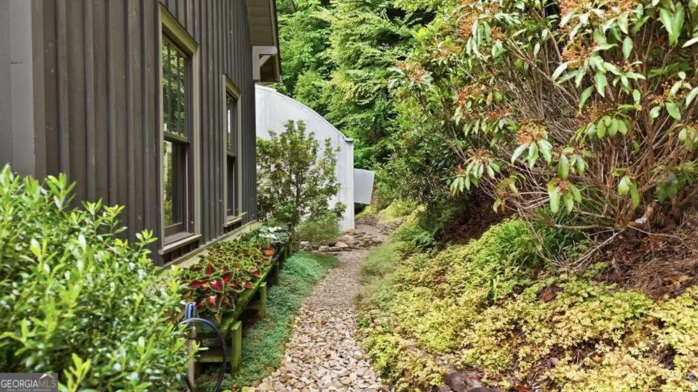 490 Red Wolf RUN Franklin, NC 28734