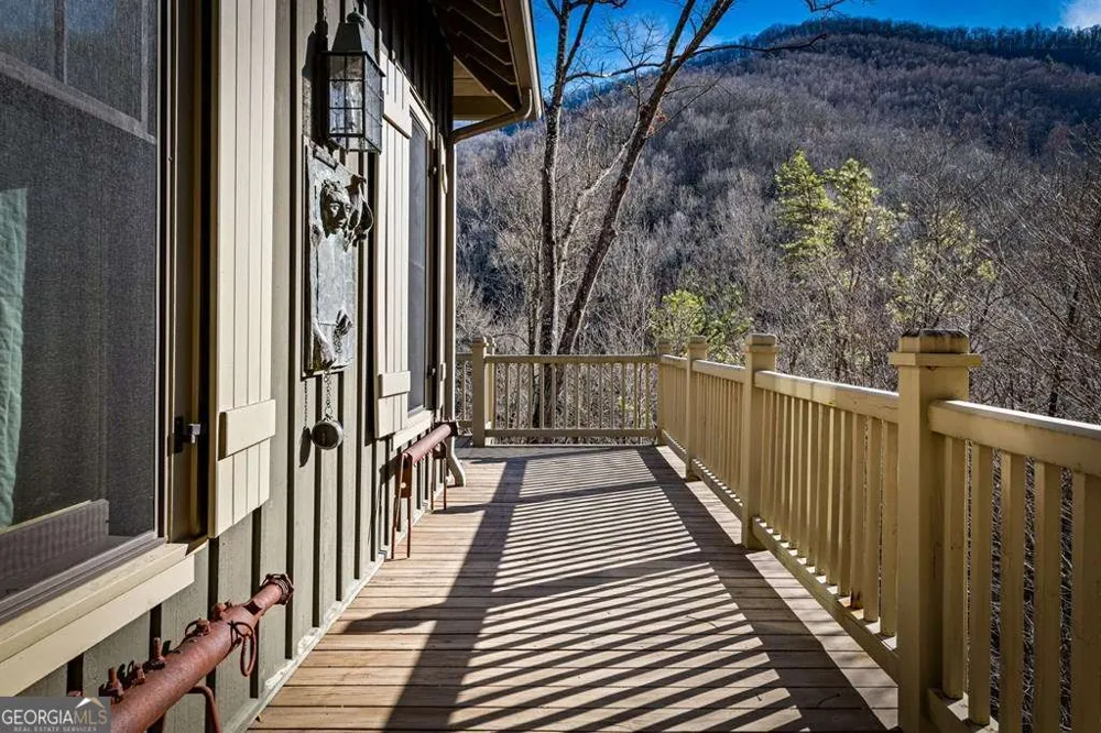 490 Red Wolf RUN Franklin, NC 28734