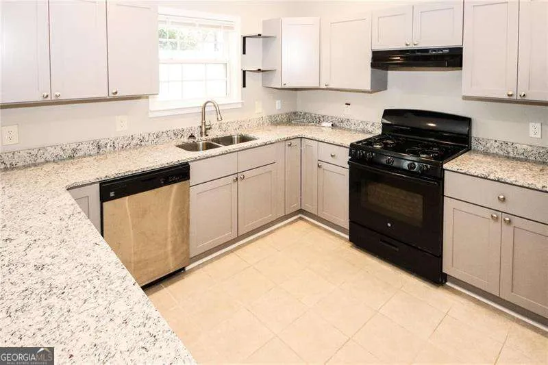 170 Windcroft LN Acworth, GA 30101