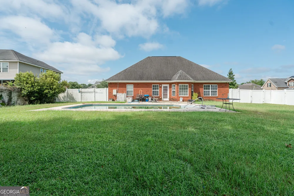 601 Red Oak LN Hinesville, GA 31313