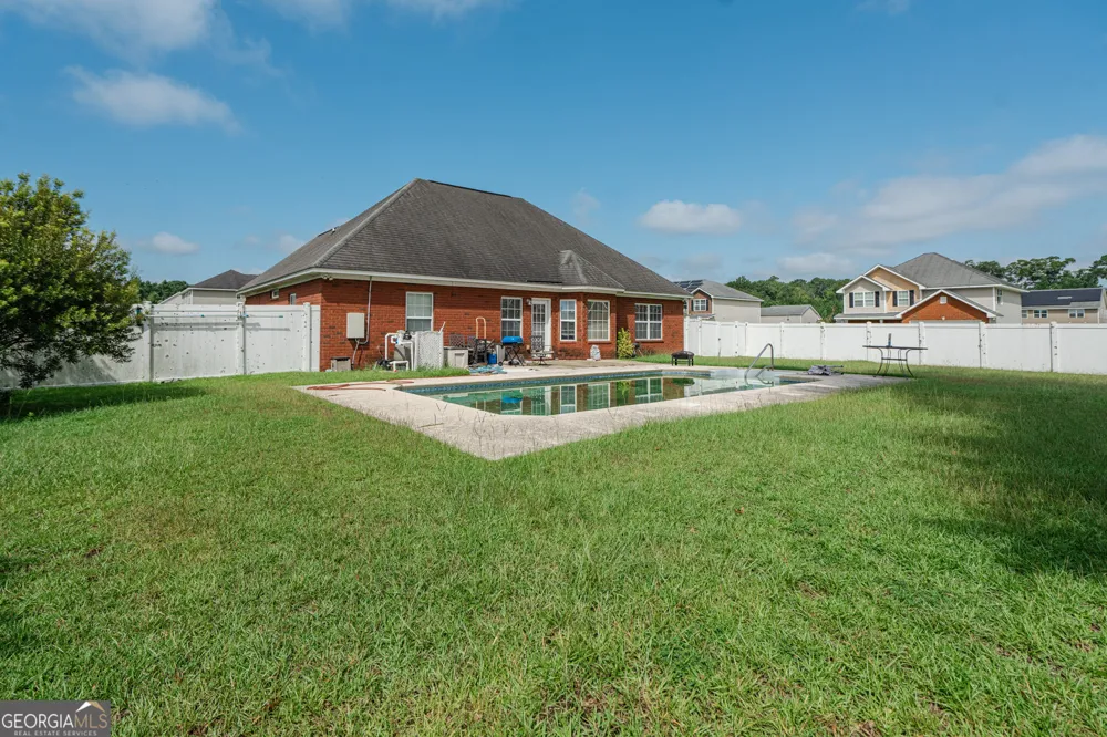 601 Red Oak LN Hinesville, GA 31313