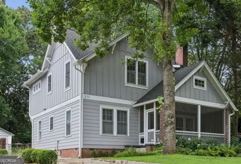 211 Greenwood CIR