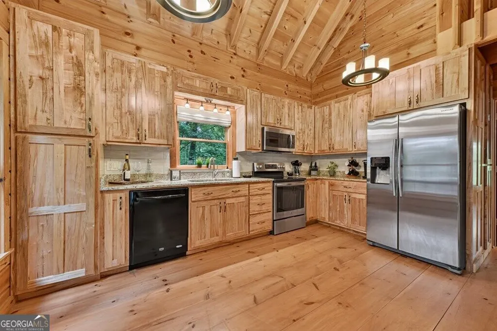 541 Little Bushy Head RD Blue Ridge, GA 30513