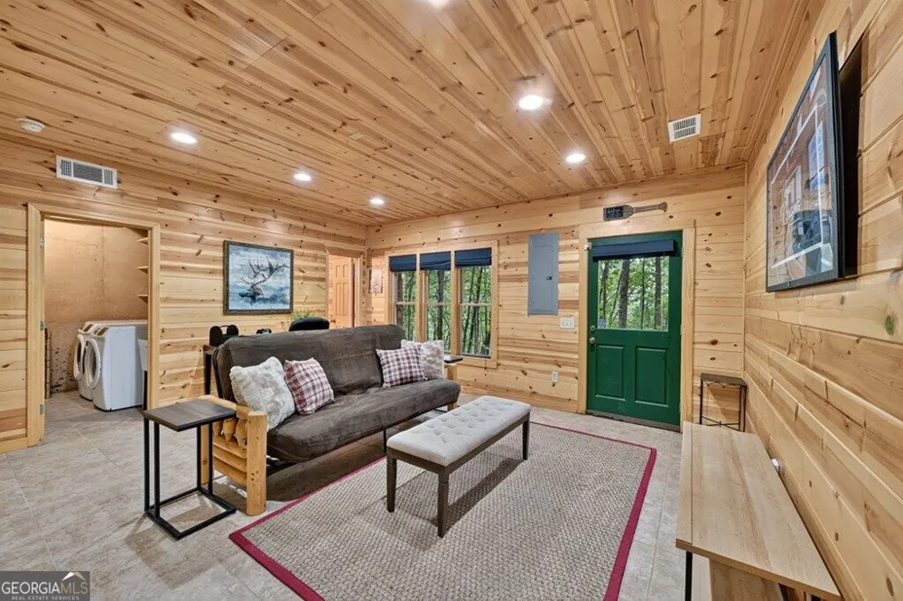 541 Little Bushy Head RD Blue Ridge, GA 30513