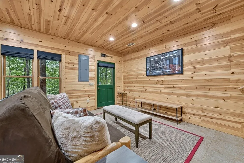 541 Little Bushy Head RD Blue Ridge, GA 30513