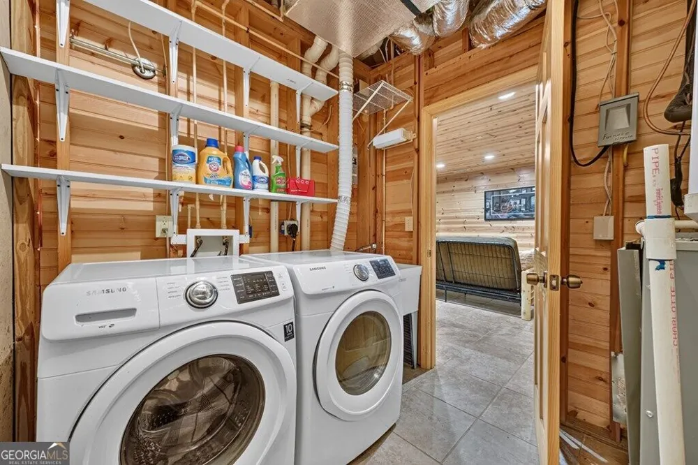 541 Little Bushy Head RD Blue Ridge, GA 30513