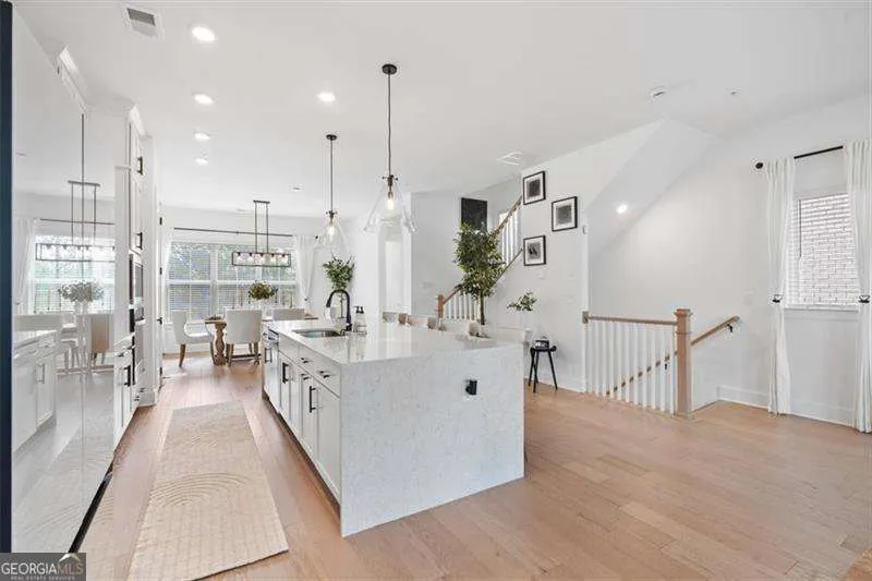 285 Walker AVE Roswell, GA 30076