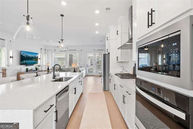285 Walker AVE Roswell, GA 30076