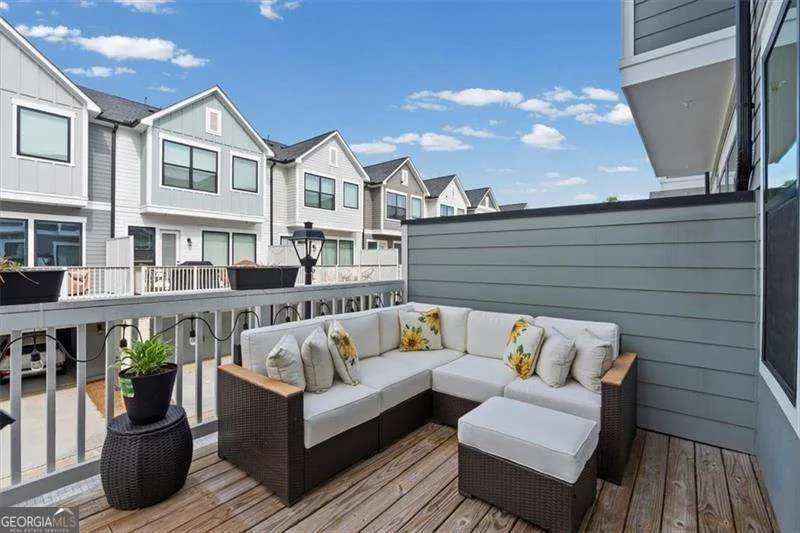285 Walker AVE Roswell, GA 30076