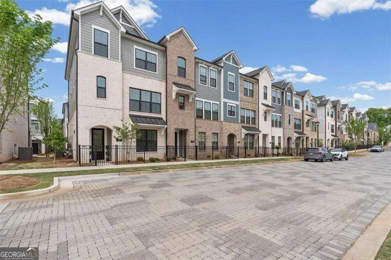 285 Walker AVE Roswell, GA 30076